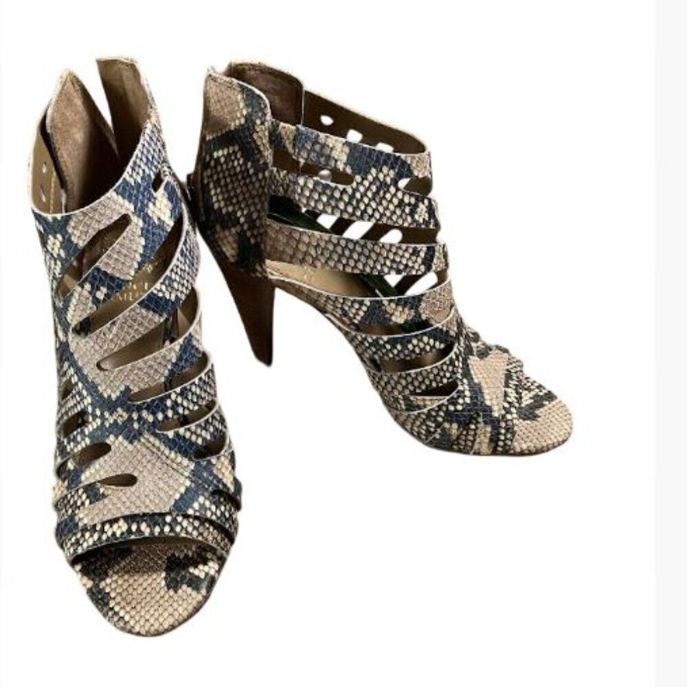 Vince Camuto High Heel Back Zip Peep Toe Snakeskin Shoes Booties Size 6.5 EUC